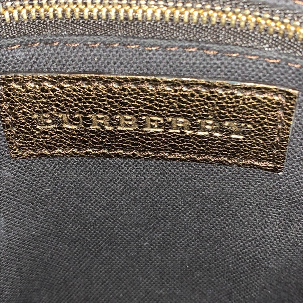Classic Burberry Tote (Pristine Condition) - image 4